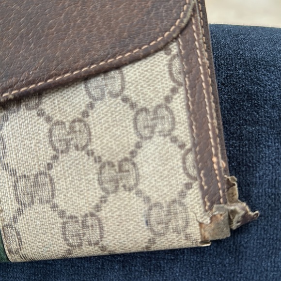 Gucci Long Wallet horrible condition, could be used for parts, or actual wallet - Picture 9 of 13